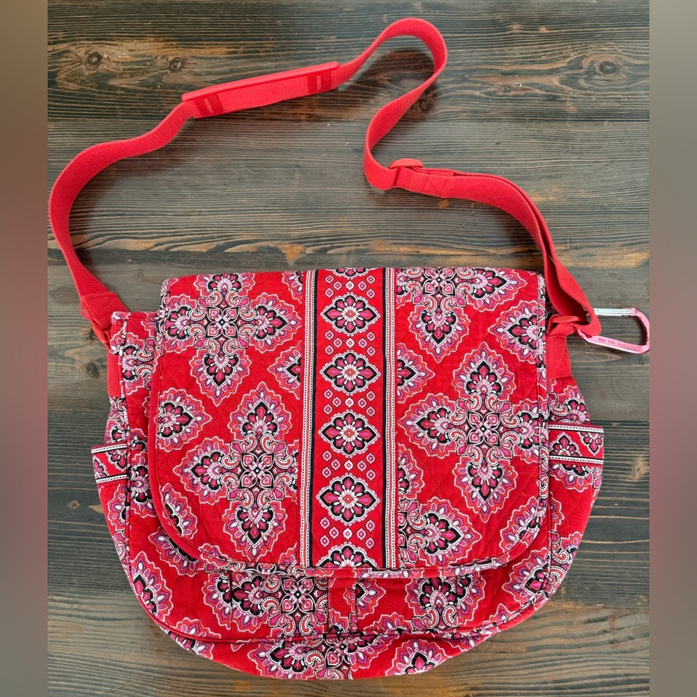 Vera Bradley Retired Pattern Frankly Scarlet Messenger Bag